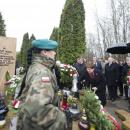 Jarosław Kaczyński i Beata Szydło składają wieńce na grobie Tomasza Merty Ofiary Tragedii w Smoleńsku